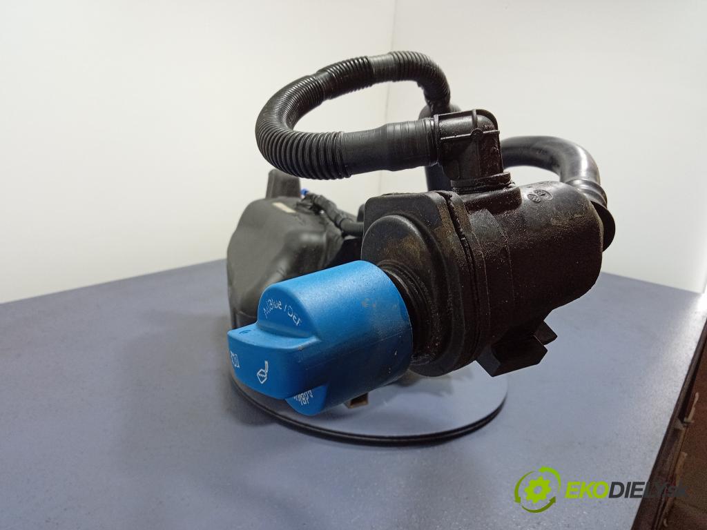 Skoda Superb 2015 Nádrž: AdBlue 3Q0131877C