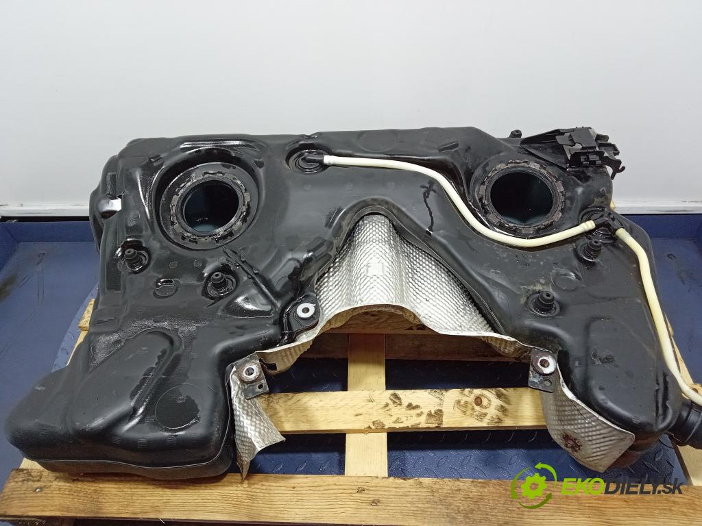 Skoda Superb 2015 Nádrž: Paliva: 3Q0201055E