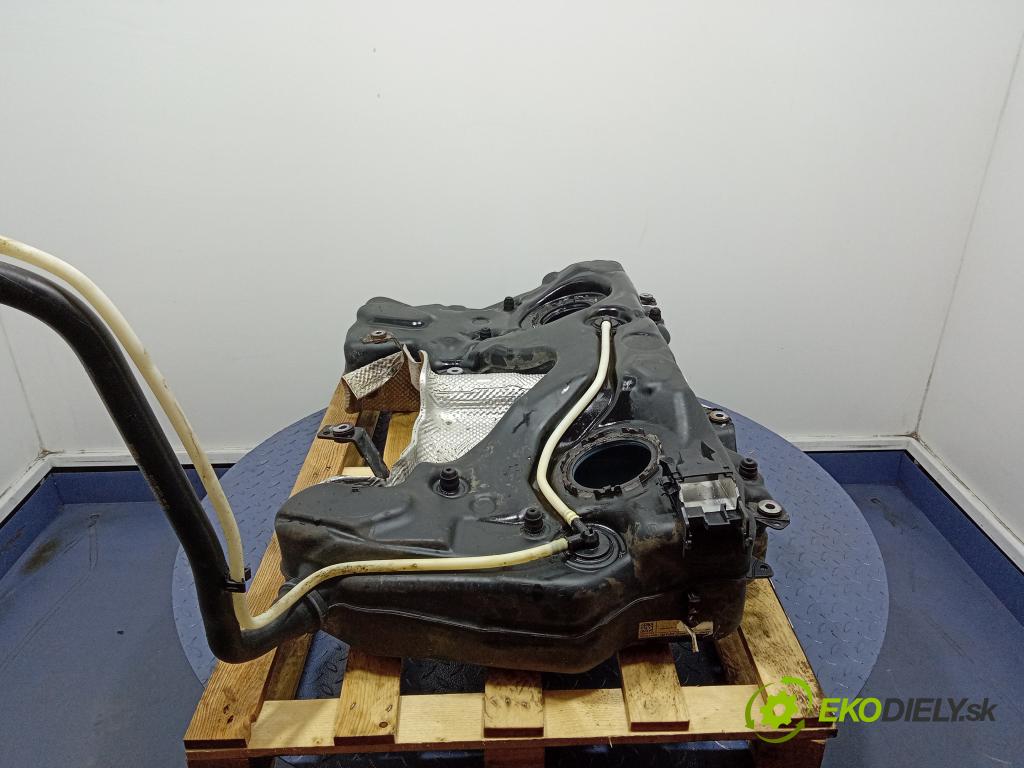 Skoda Superb 2015 Nádrž: Paliva: 3Q0201055E