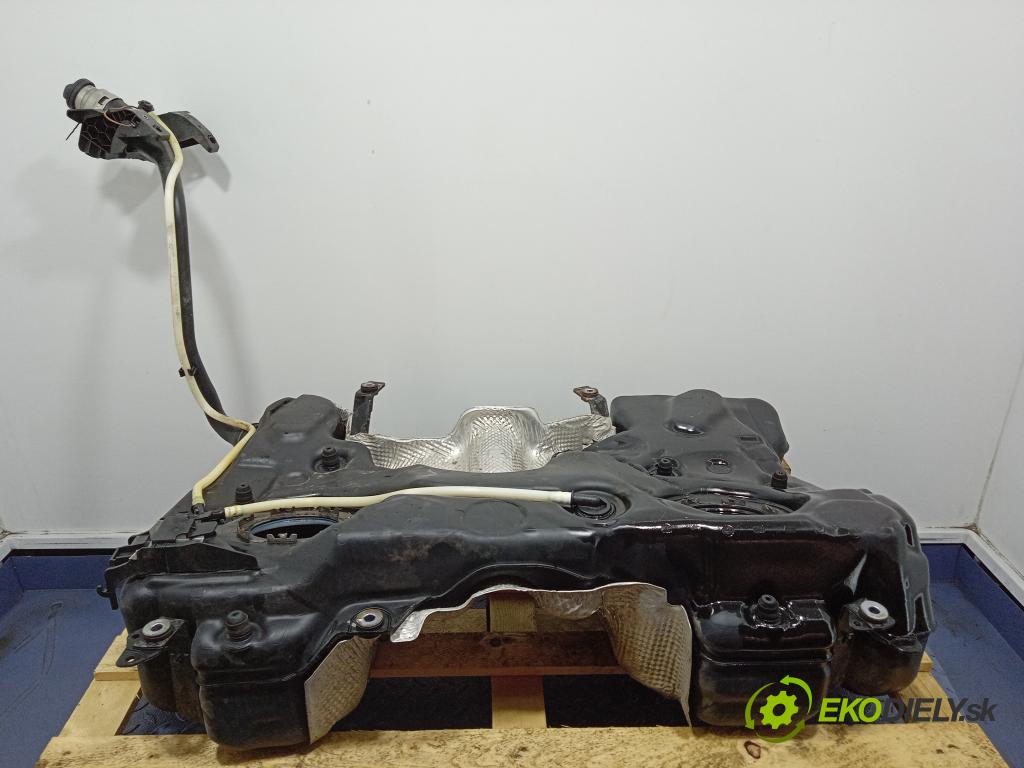 Skoda Superb 2015 Nádrž: Paliva: 3Q0201055E