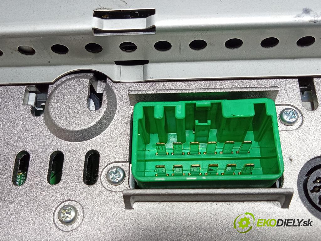 Volvo S60 0 Radio I Navigácia: HU-803