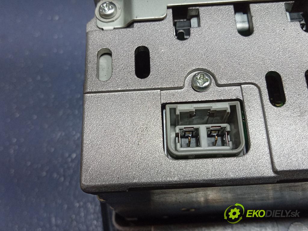 Volvo S60 0 Radio I Navigácia: HU-803