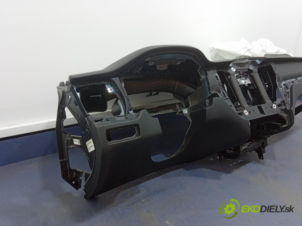 Volvo XC60 2019 kokpit,pristrojová doska 32219896