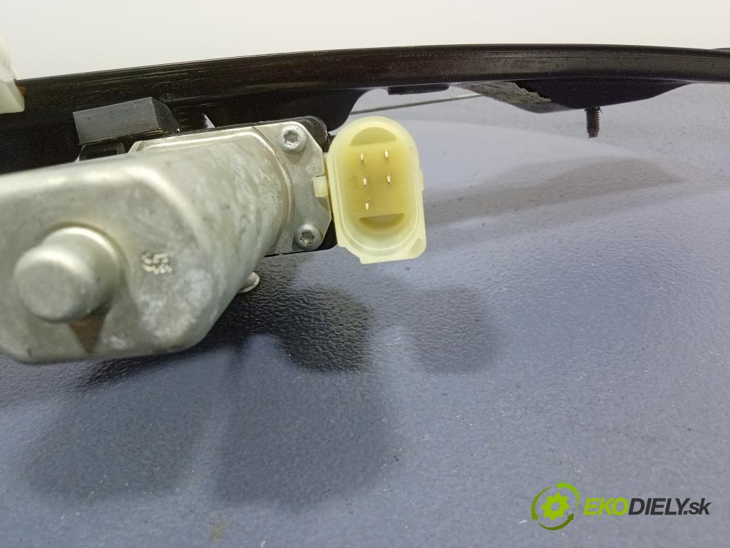 Bmw 320 2012 mechanismus stahování Sklenka: Zad: v pravo: 7259818