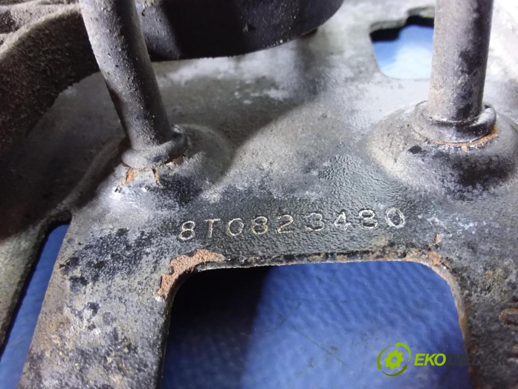 Audi A5 2008 zámek masky: 8T0823480