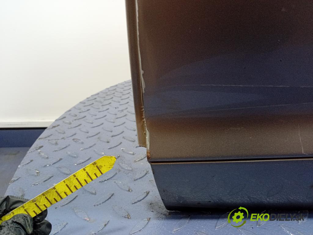 Audi A6 2006 dvere zad Vľavo: 01