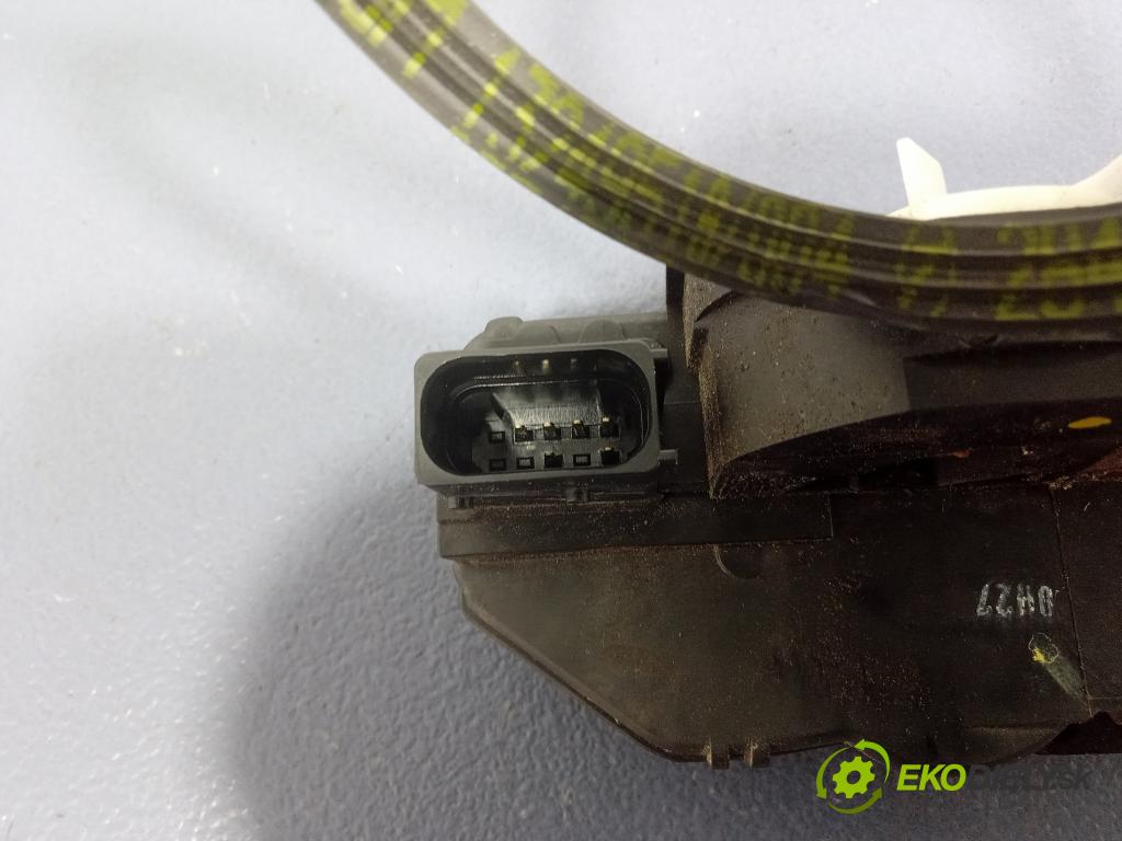 Opel Insignia 2010 zámek dveře před v pravo: 13503802