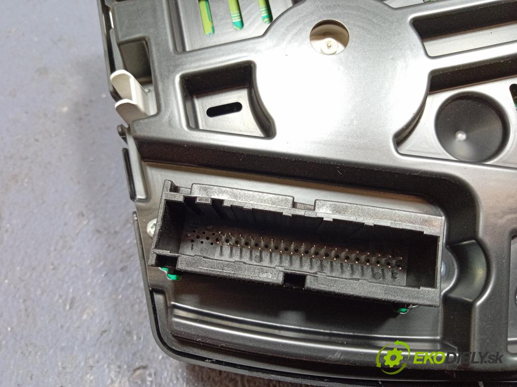 Opel Astra 2004 prístrojovka/ budíky 13172010