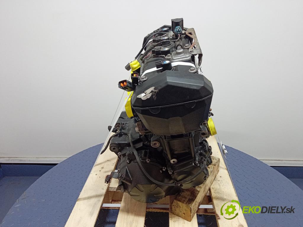 Kawasaki Z750 2008 motor Benzín 01