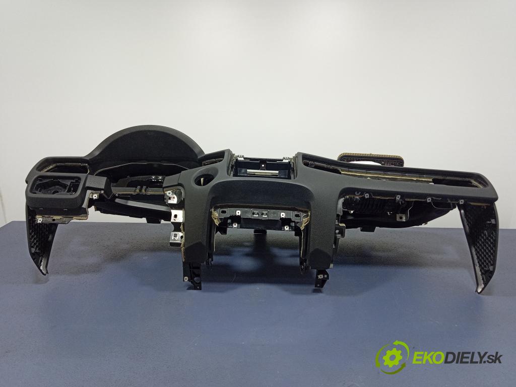Vw Touareg 2016 kokpit,pristrojová doska 7P1857181