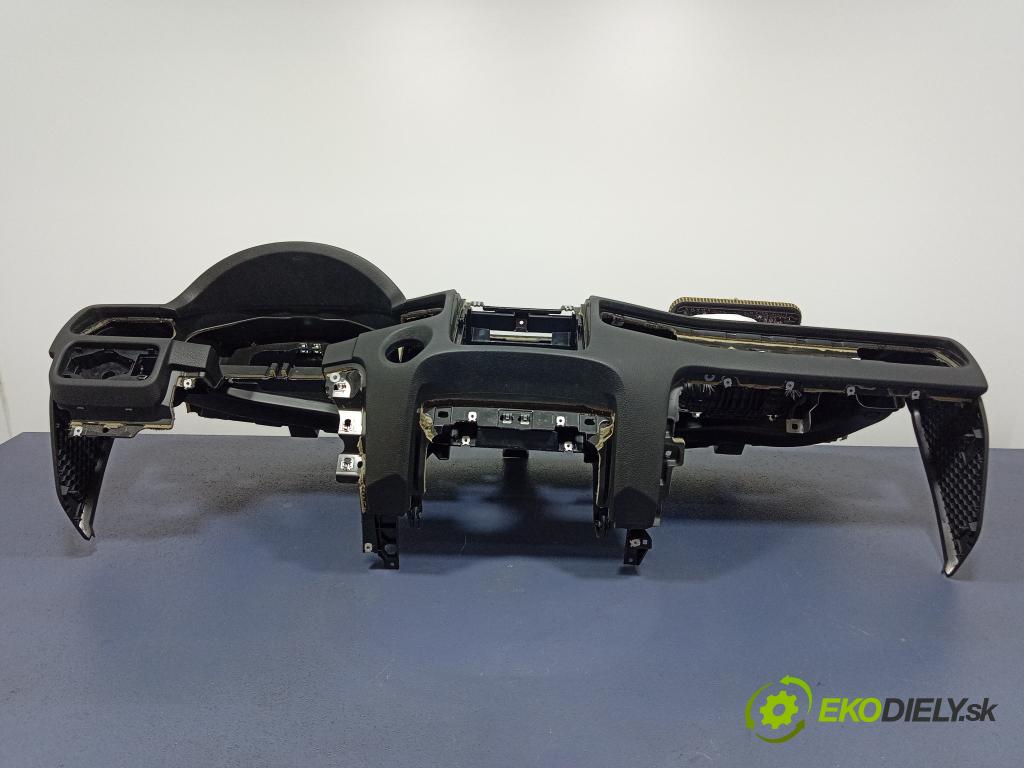 Vw Touareg 2016 kokpit,pristrojová doska 7P1857181