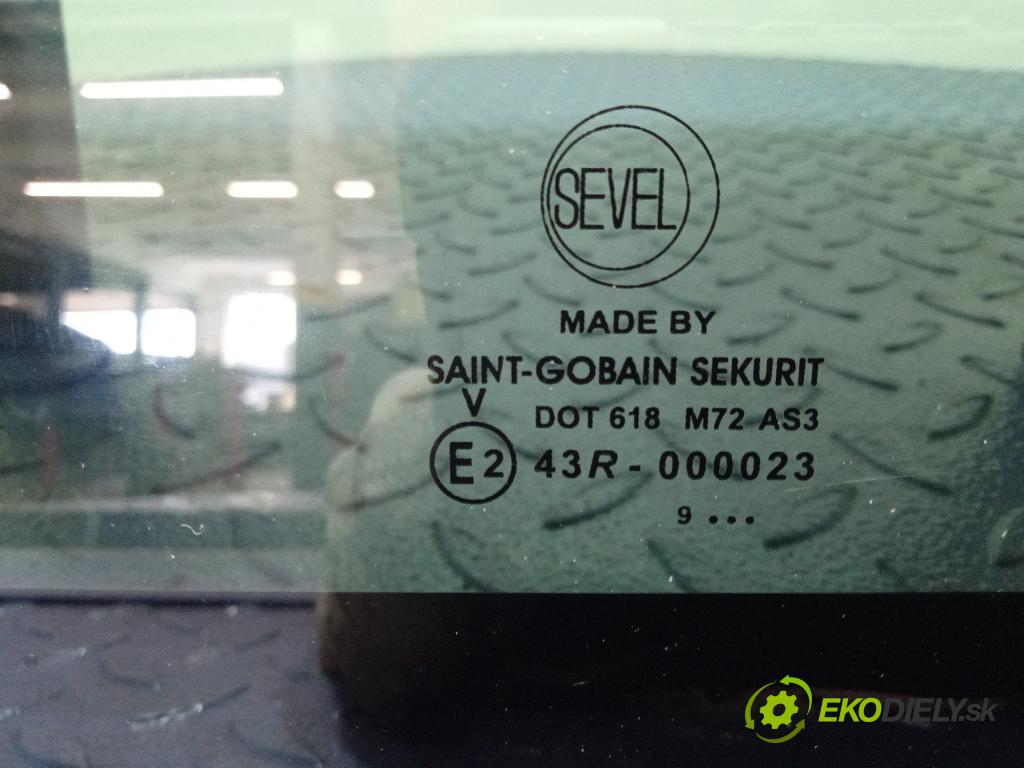 Fiat Ducato 2010 sklo dvere zad ľavé 01