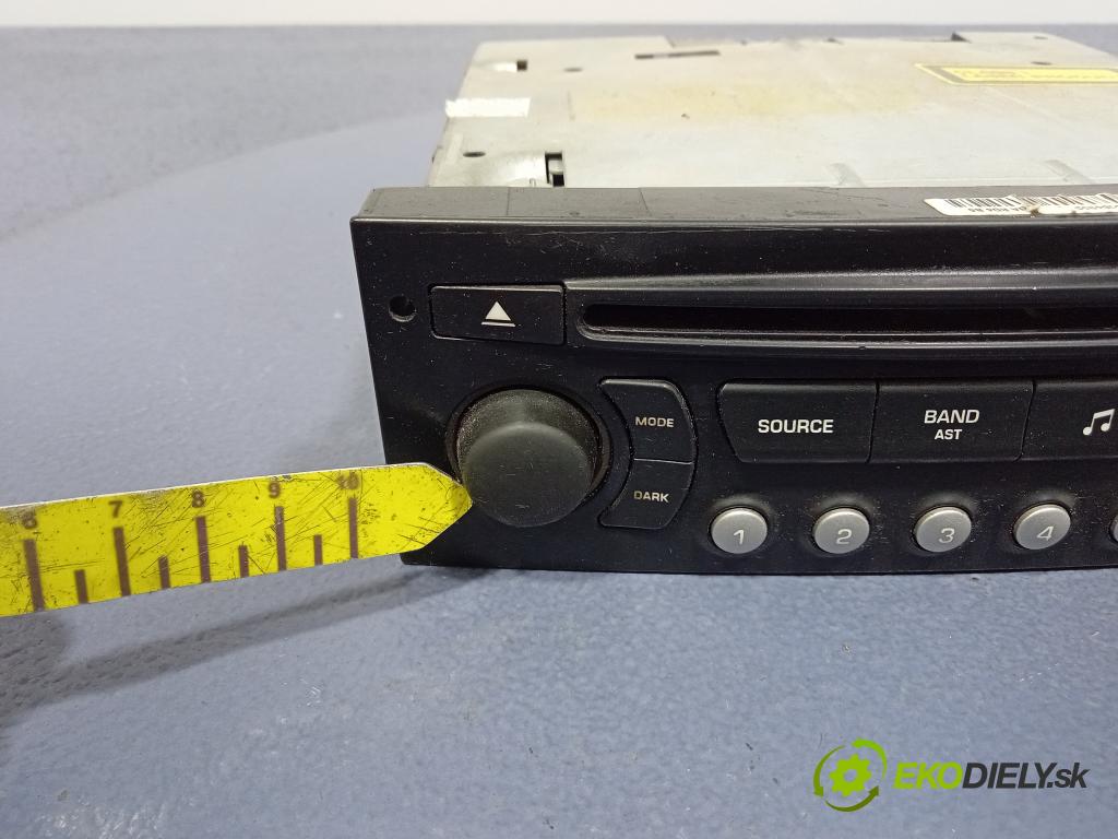 Citroen C4 2005 Radio I Navigácia: 01