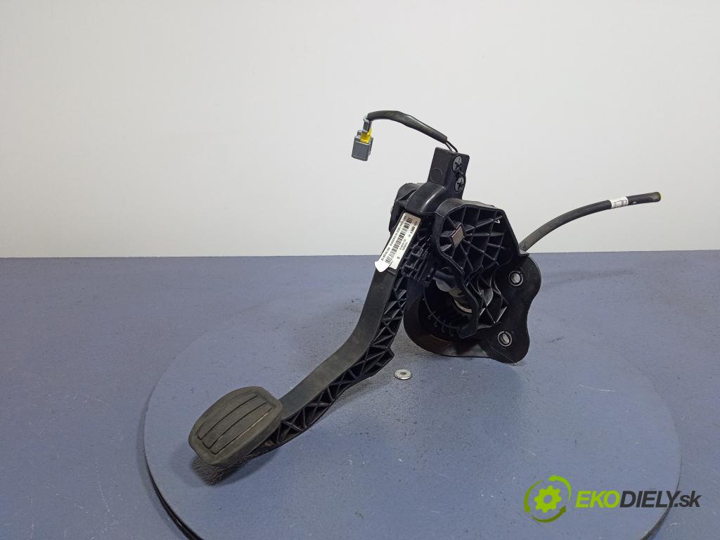 Peugeot Rifter 2018 pedále 98208861800