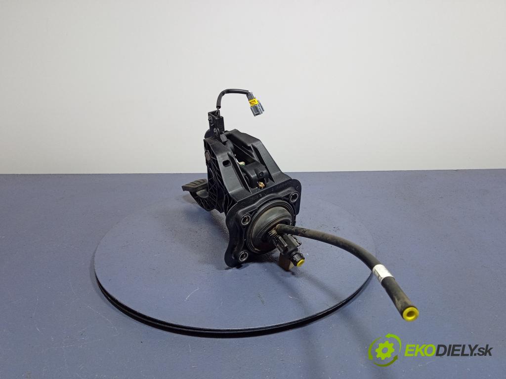 Peugeot Rifter 2018 pedále 98208861800