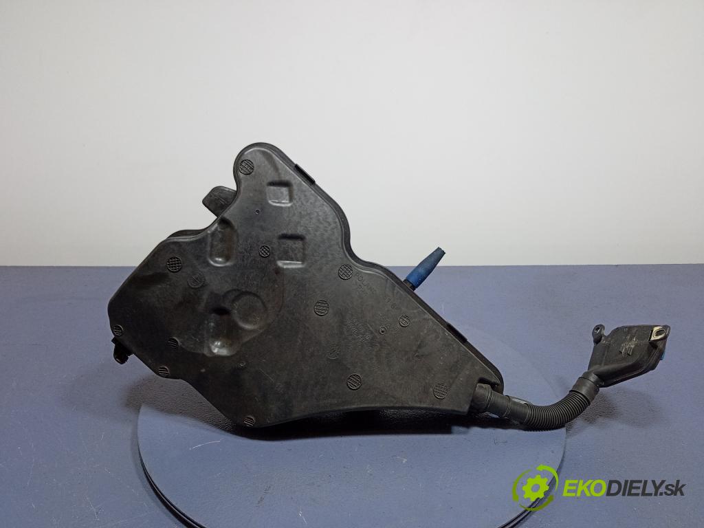 Bmw M4 2023 nádržka Podložka: 9502227