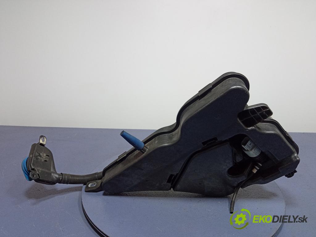 Bmw M4 2023 nádržka Podložka: 9502227