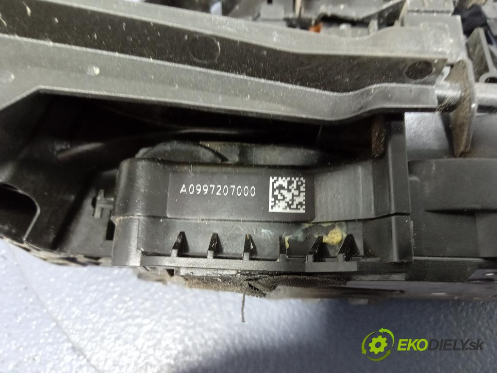 Mercedes S-klasa 2014 zámek dveře před v pravo: A0997207000