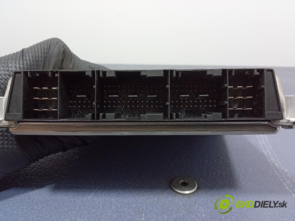 Mercedes Vaneo 2005 riadiaca jednotka Motor: 0281011149