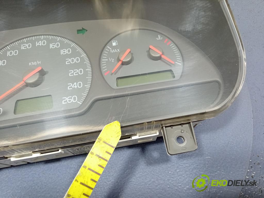 Volvo V40 2000 prístrojovka/ budíky 30889710