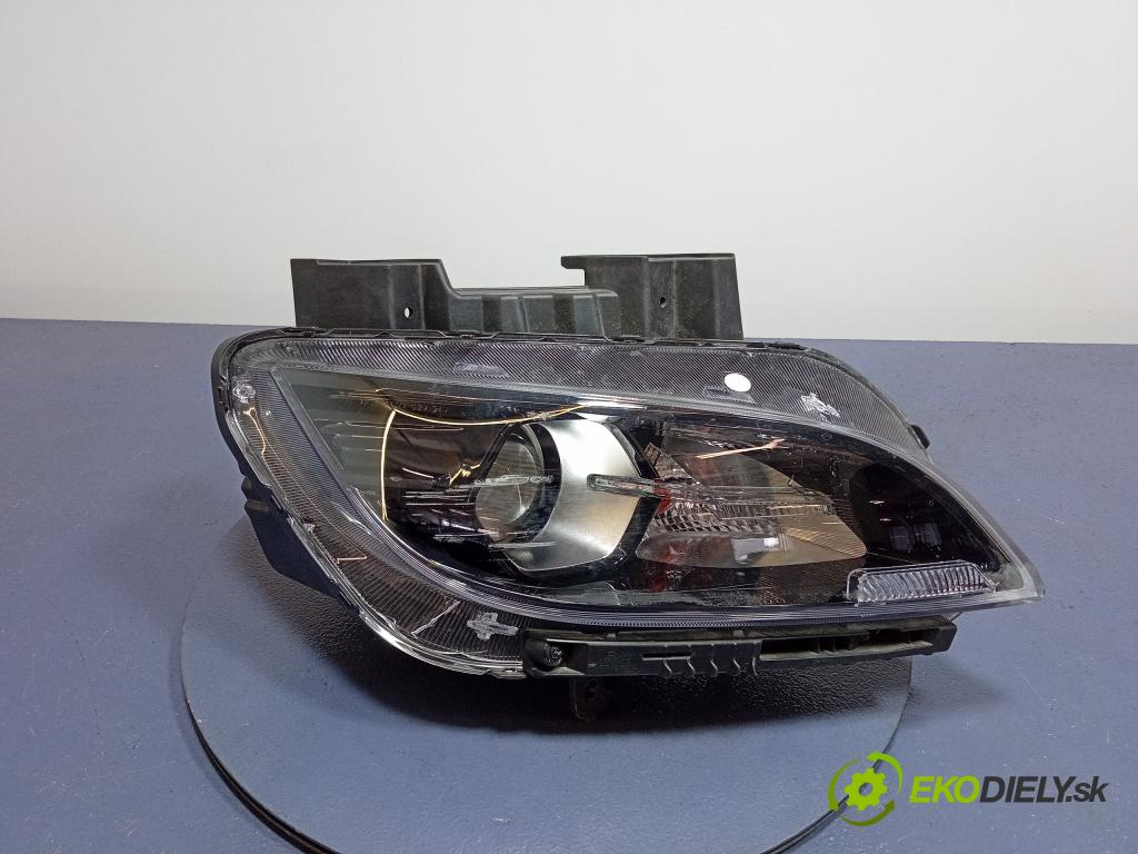 Hyundai Kona 0 Reflektor: v pravo: 92102J9500