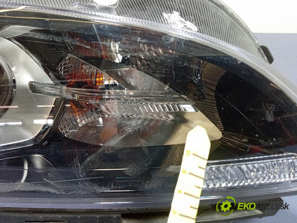 Hyundai Kona 0 Reflektor: v pravo: 92102J9500