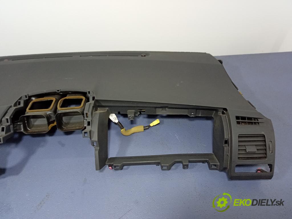 Toyota Auris 2008 kokpit,pristrojová doska 55302-02170