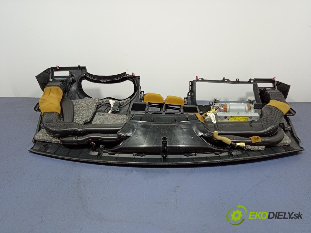 Toyota Auris 2008 kokpit,pristrojová doska 55302-02170