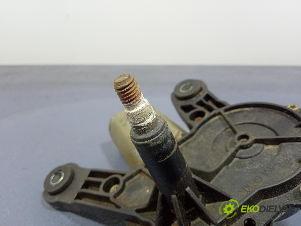Opel Vectra 2003 motor: Stierače: zad 01