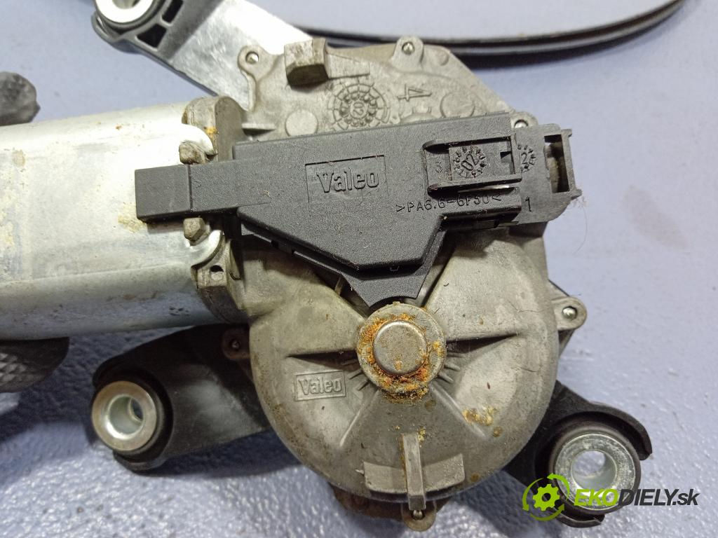 Opel Vectra 2003 motor: Stierače: zad 01