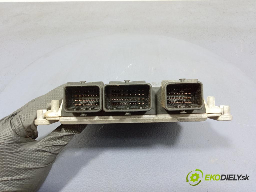 Peugeot 607 2003 riadiaca jednotka Motor: 0281011361