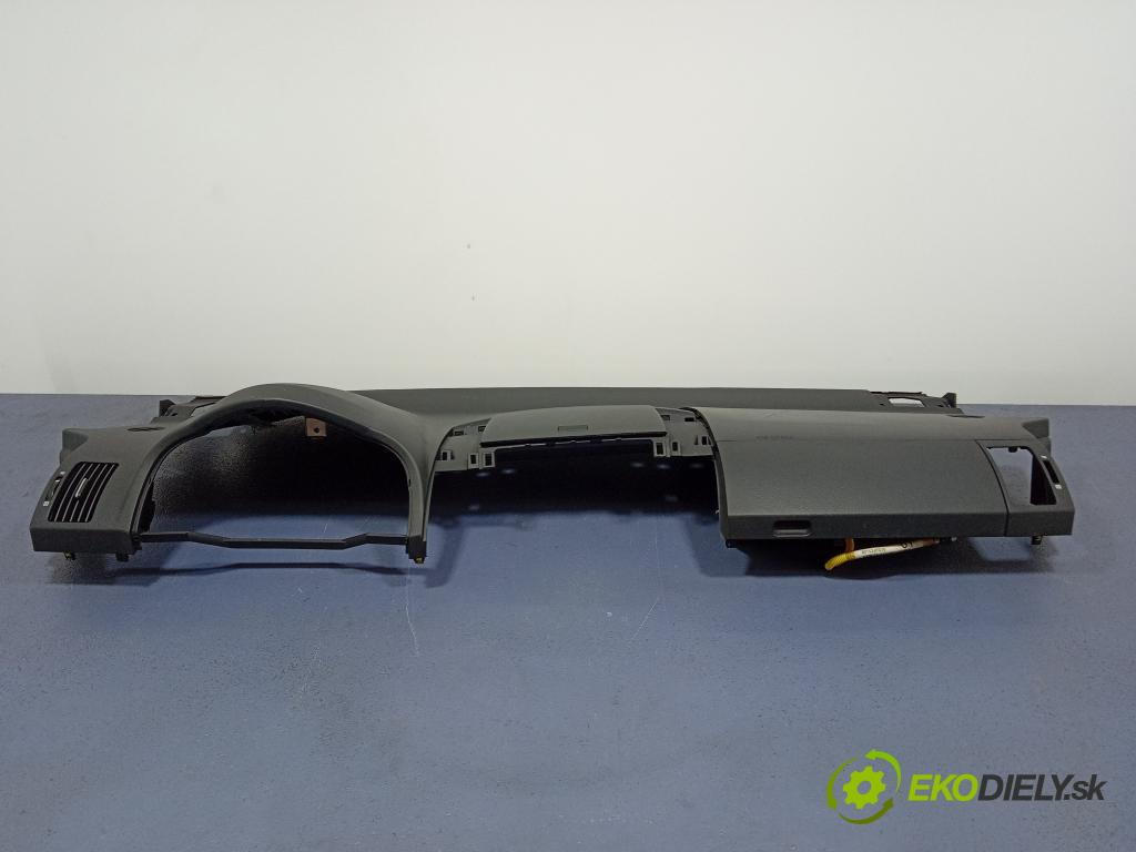 Toyota Corolla verso 2004 kokpit,pristrojová doska 55302-0F010