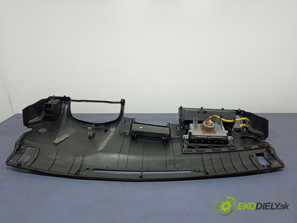 Toyota Corolla verso 2004 kokpit,pristrojová doska 55302-0F010