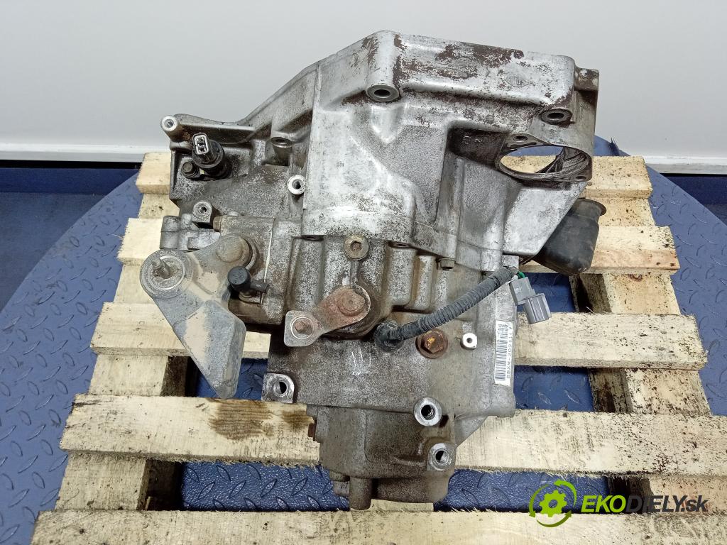 Honda Cr-v 2001 prevodovka Manualna SBXM