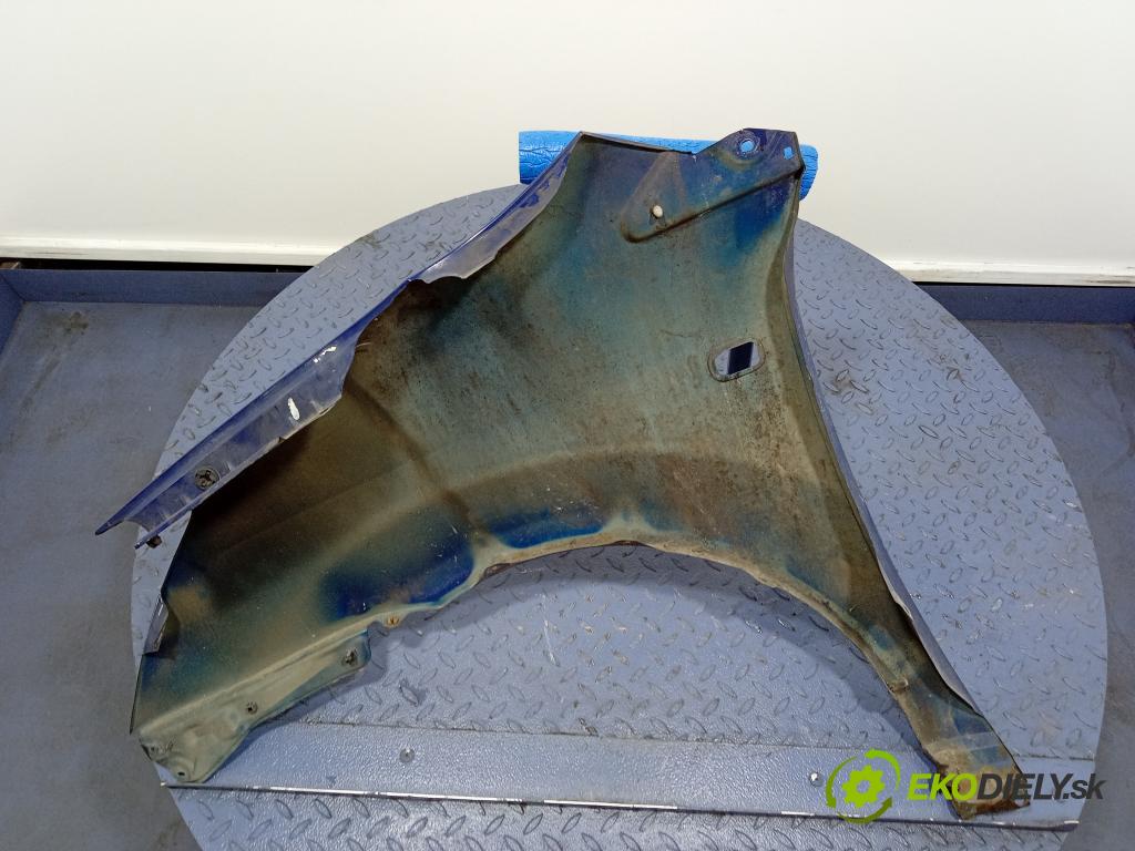 Toyota Corolla verso 2004 blatnik před v pravo: 01