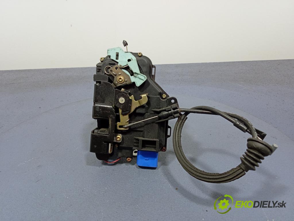 Skoda Octavia 2004 zámek dveře před Levý: 01
