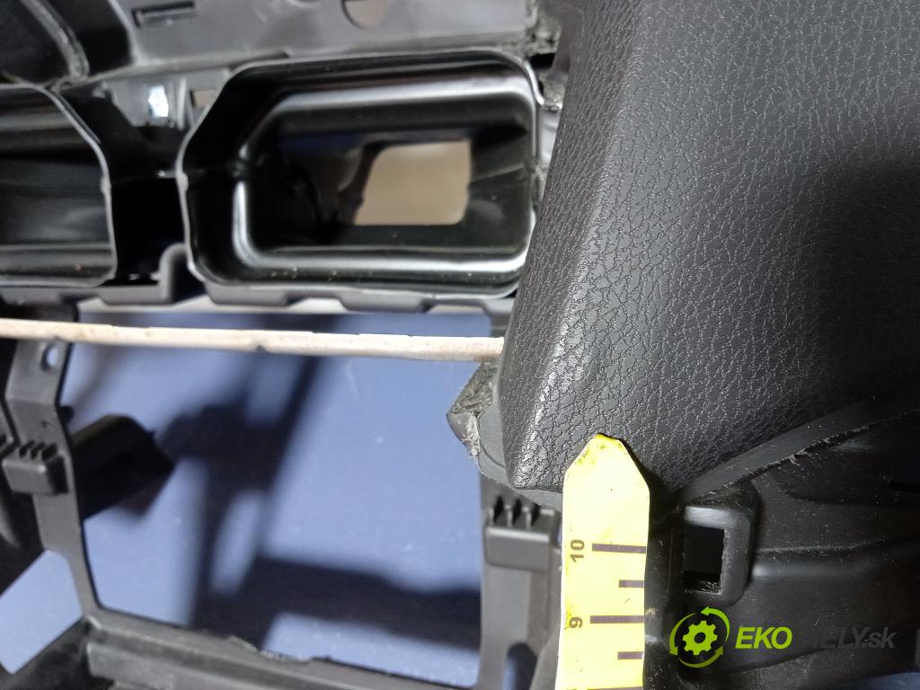 Acura Tl 2009 kokpit,pristrojová doska 01
