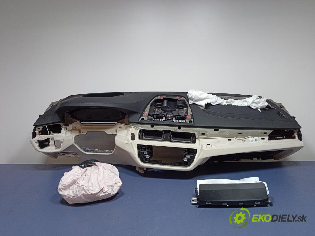 Bmw Seria 5 2017 kokpit,pristrojová doska 6832913