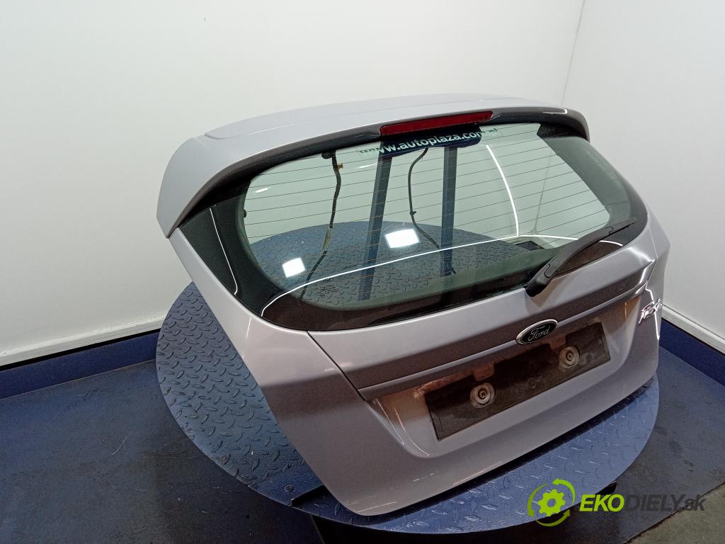 Ford Fiesta 2011 zadní dveře kufra: kufr 01