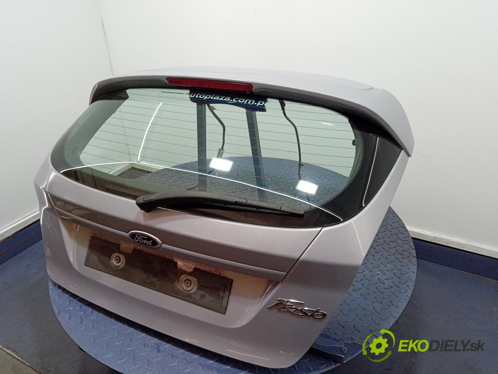 Ford Fiesta 2011 zadní dveře kufra: kufr 01