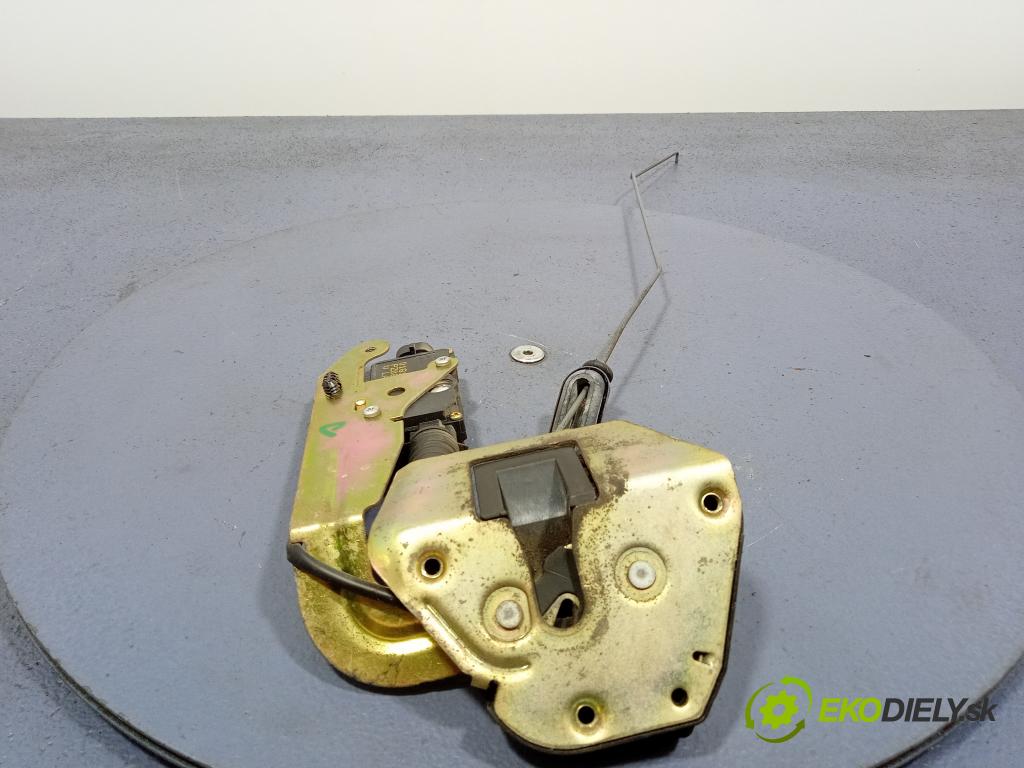 Peugeot 807 2005 zámek dveře Zad: v pravo: 01