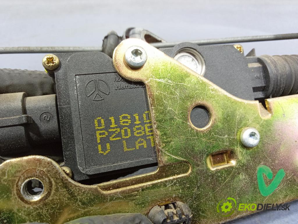 Peugeot 807 2005 zámek dveře Zad: v pravo: 01