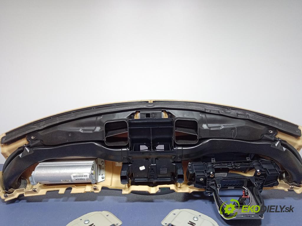 Mercedes CLK-Klasa 2005 kokpit,pristrojová doska A2096800287