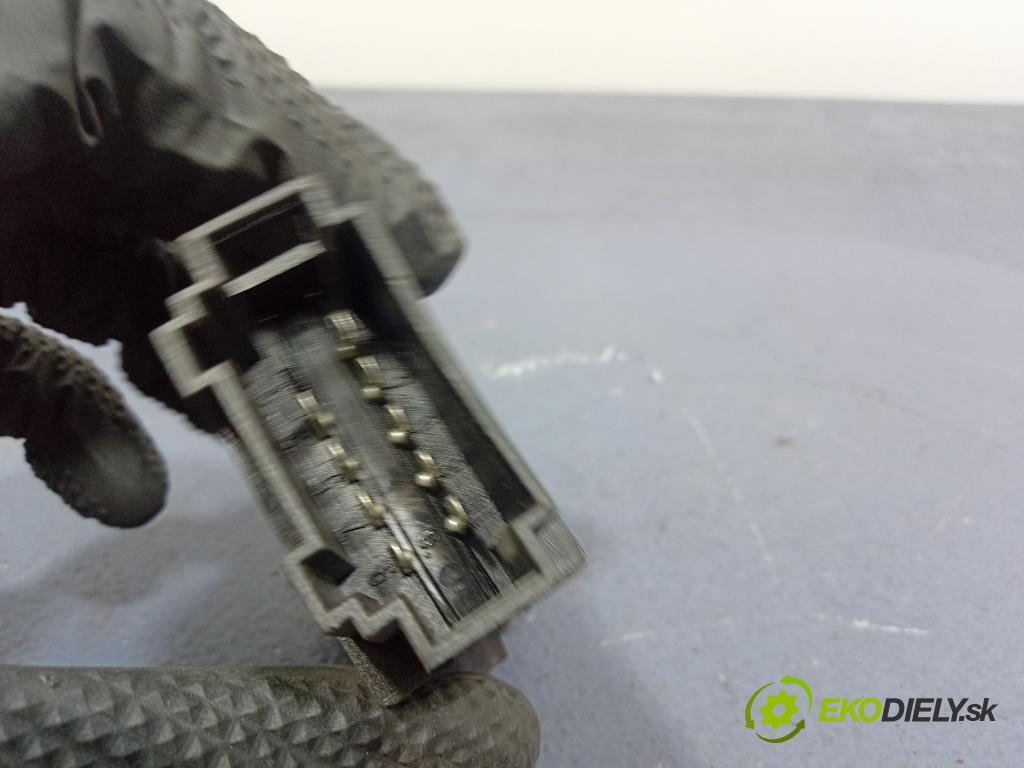 Audi A3 2000 prepínač svetiel NÚDZA: 8L0941509H