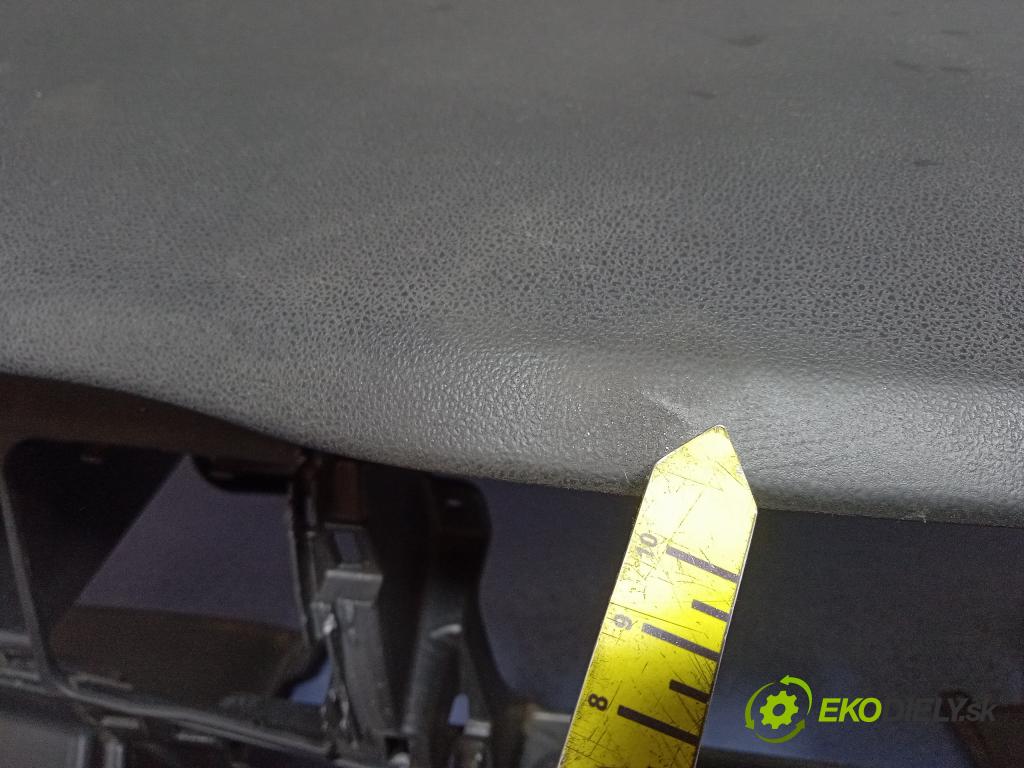 Honda Fr-v 2007 kokpit,pristrojová doska 01