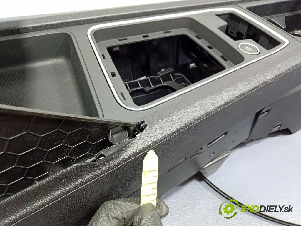 Seat Leon sp 2023 tunel Stredný: 5FA864207C