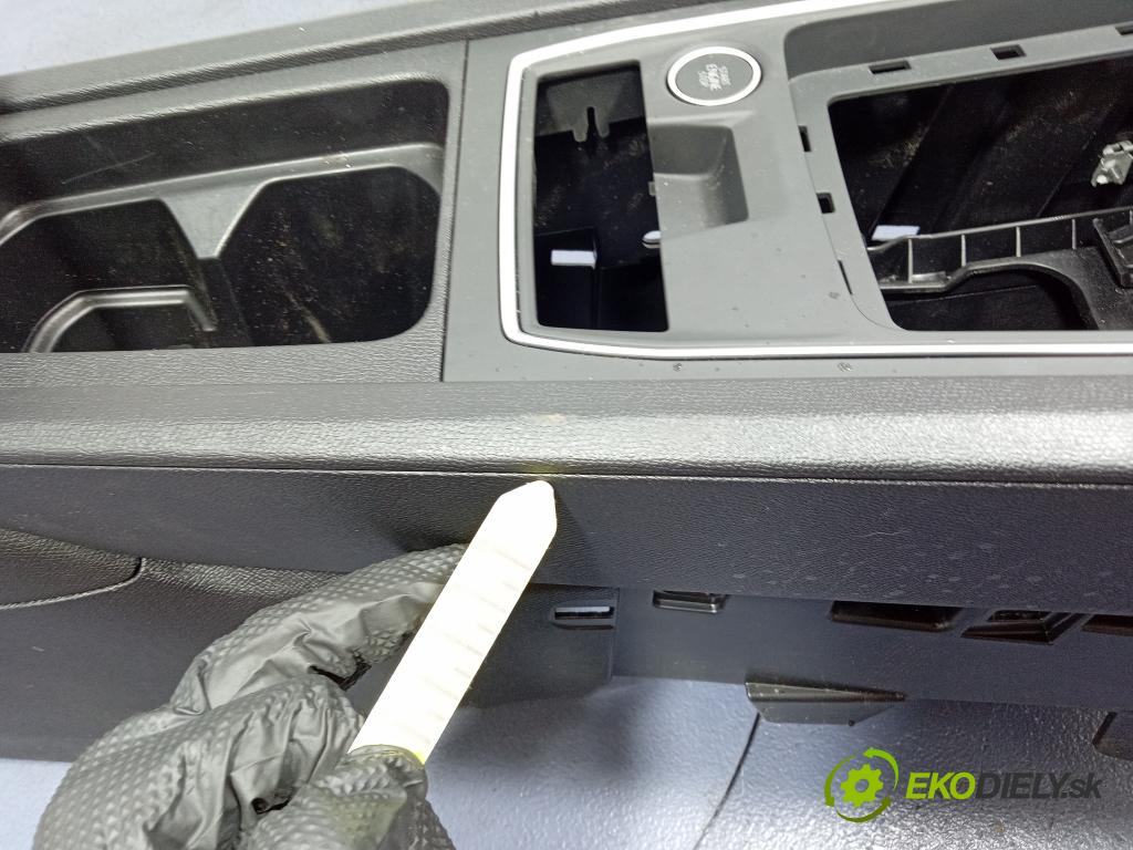 Seat Leon sp 2023 tunel Stredný: 5FA864207C