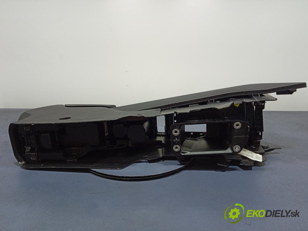 Seat Leon sp 2023 tunel Stredný: 5FA864207C