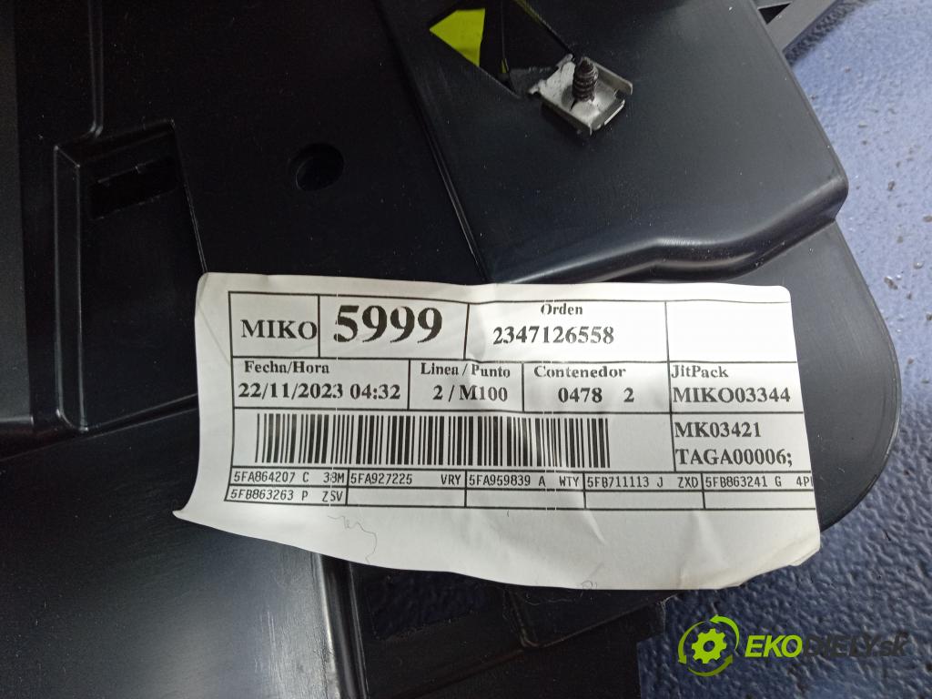 Seat Leon sp 2023 tunel Stredný: 5FA864207C