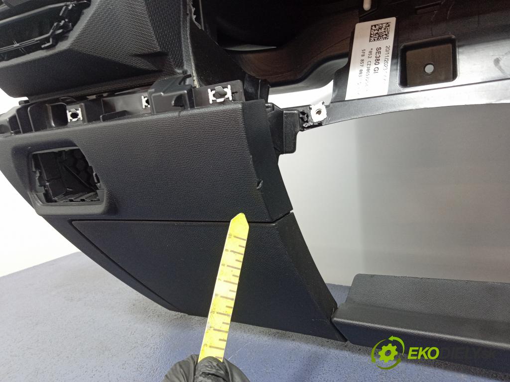 Seat Leon sp 2023 kokpit,pristrojová doska 5FB857003Q